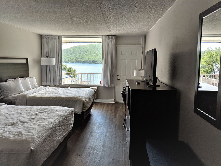 2 Queen Beds Lakeview Room